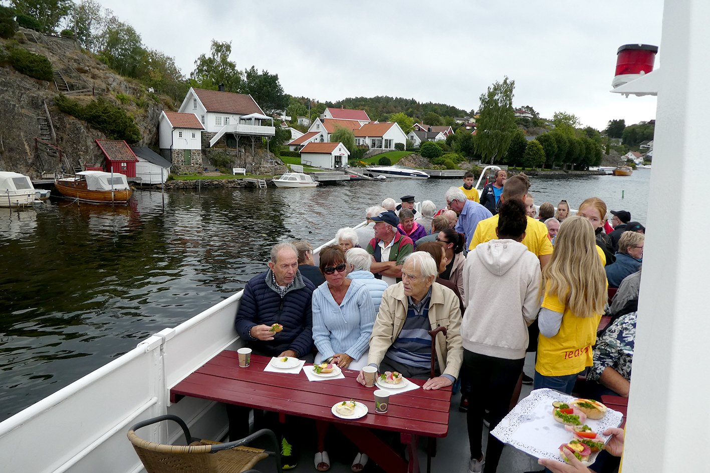 Lokalforeningen Livsglede for Eldre Arendal på båttur rundt Hisøy