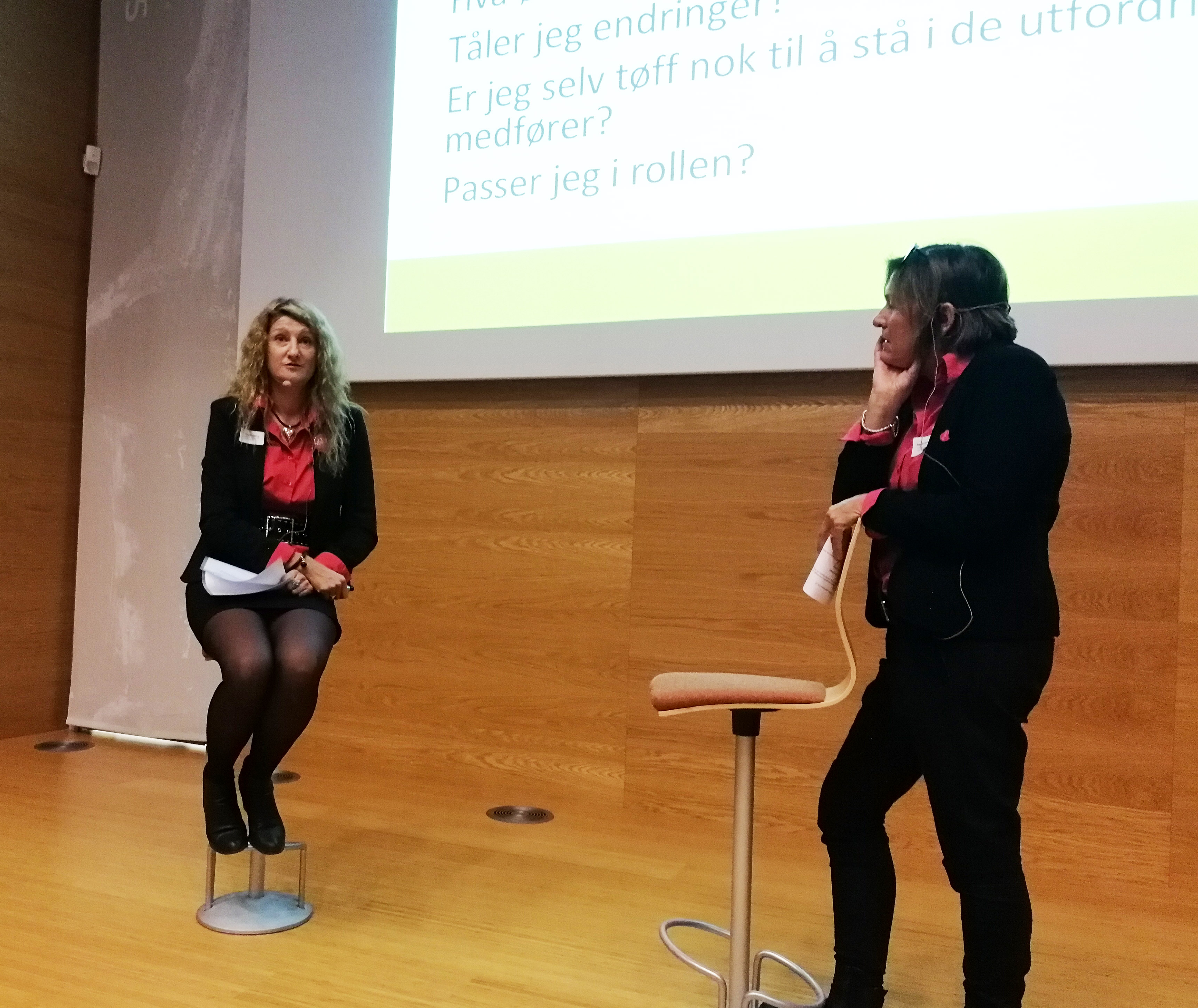 Frøydis Høyem og Mia Solberg, tidligere avdelingsledere i Drammen, nå sertifisører, ga gode innspill til ledelsen gjennom rollespill