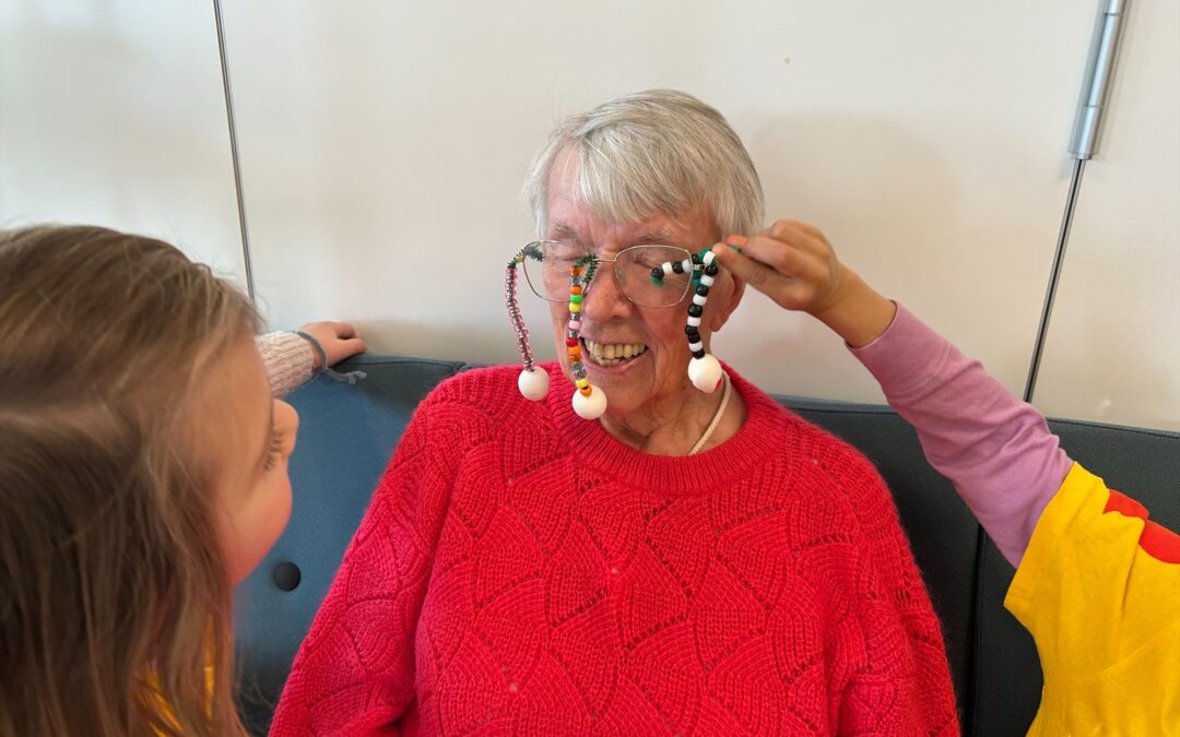 Annenhver mandag fylles rommet av livsglede